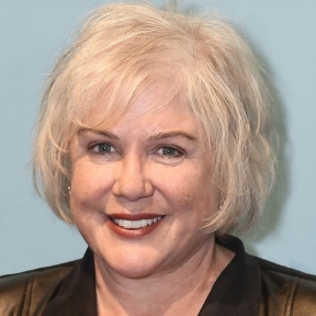 Julia Sweeney Bows 'Older and Wider' at L.A.'s Geffen Playhouse
