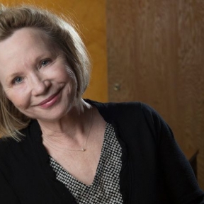 ‘That ‘70s Show’s’ Debra Jo Rupp on her new ‘Cake’ and breaking the rules — in baking and in life