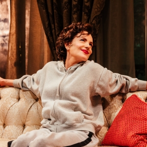 Elizabeth McGovern plays Ava Gardner at Geffen Playhouse