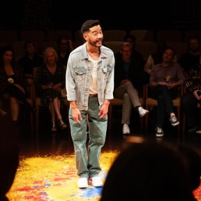 Review: ‘Every Brilliant Thing’ at the Geffen Playhouse counts the joys that make life livable