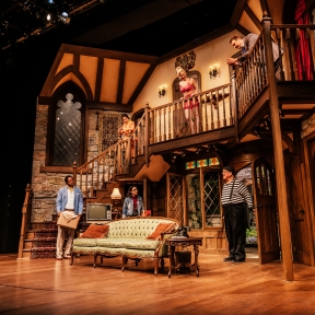 Noises Off Review – A Tribute to Physical Comedy